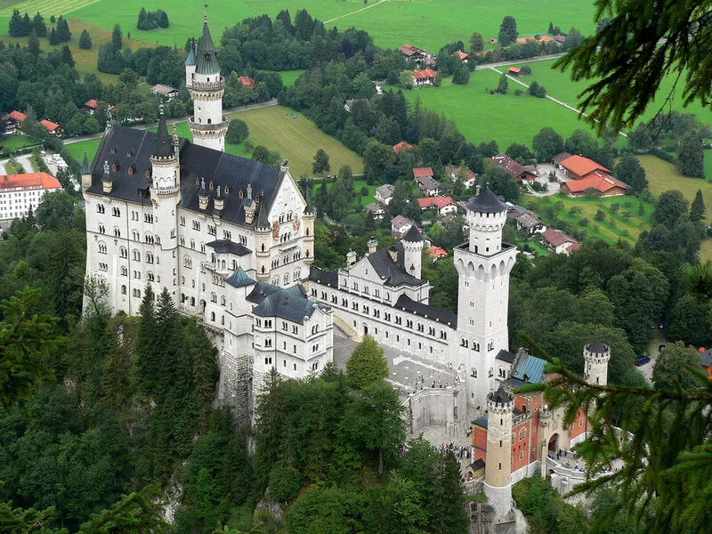 Kisah Tak Terungkap tentang Kastil Jerman yang Kurang Dikenal