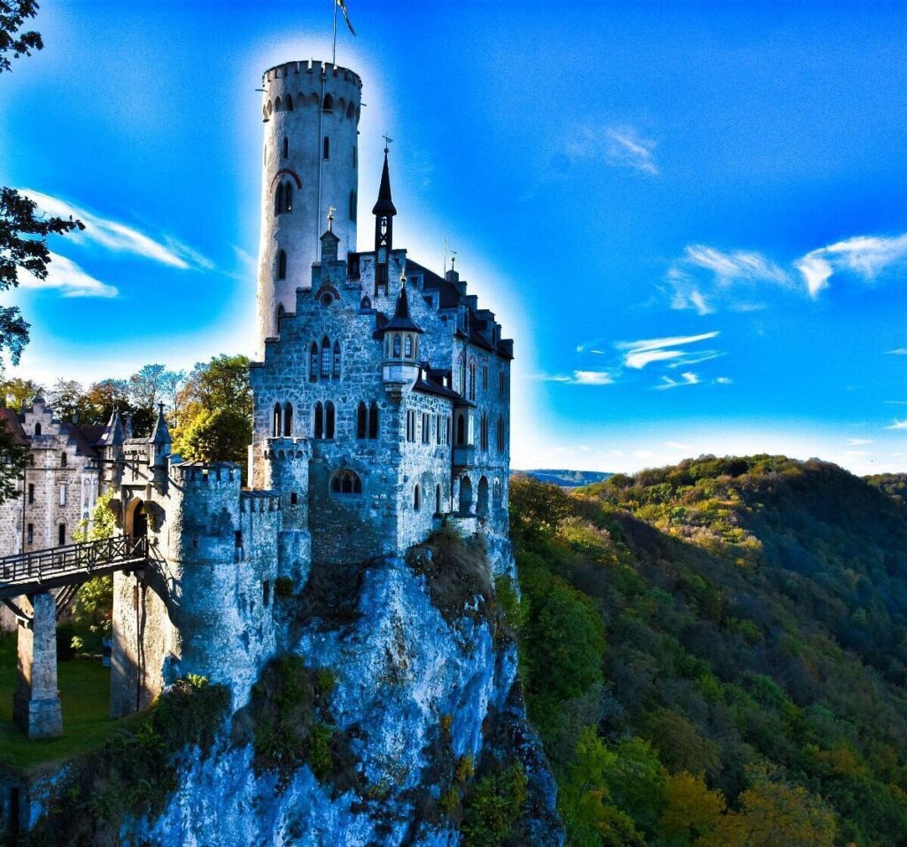 Menjelajahi Sebuah Kastil Lichtenstein Jerman